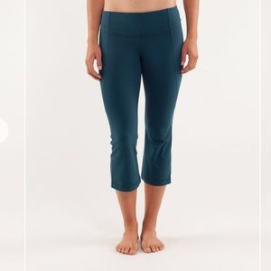 Lululemon Gather and Crow Crop sz 2